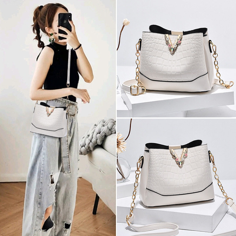 Shanghai Spot Warehouse Qingpu District Ottles Store Discount Officer Net Large Capacity Single Shoulder Bag Bucket Casual Bag Woman
