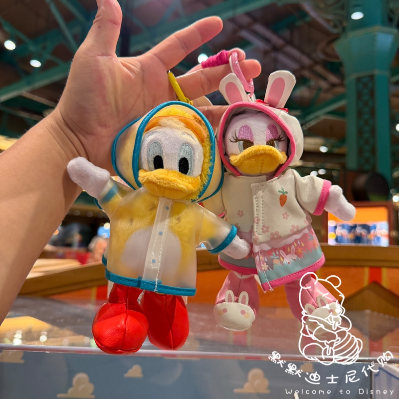 Shanghai Disney Summer Mickey, Minnie, and Goofy Water-Themed Plush Toy Keychain Figures