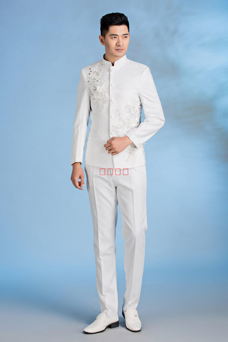 Hợp xướng nam phong cách Trung Quốc nam chủ nhà biểu diễn trang phục biểu diễn trang phục quốc gia thêu trang phục đứng cổ áo đen trang phục dân tộc thái