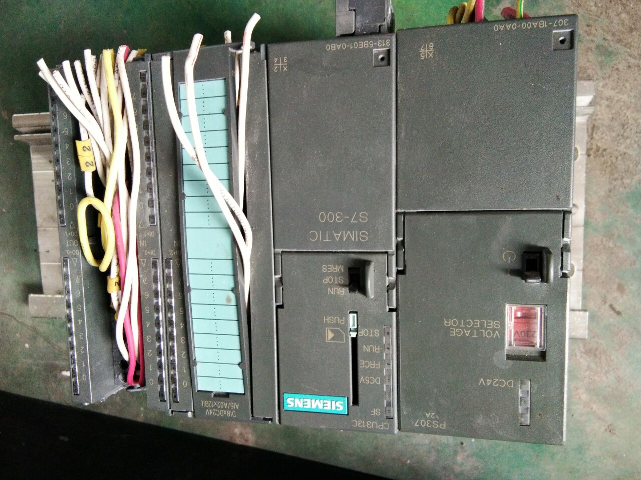 Siemens PLC 307-1BA00-0AA0 313-5BE01-0AB0 bargaining