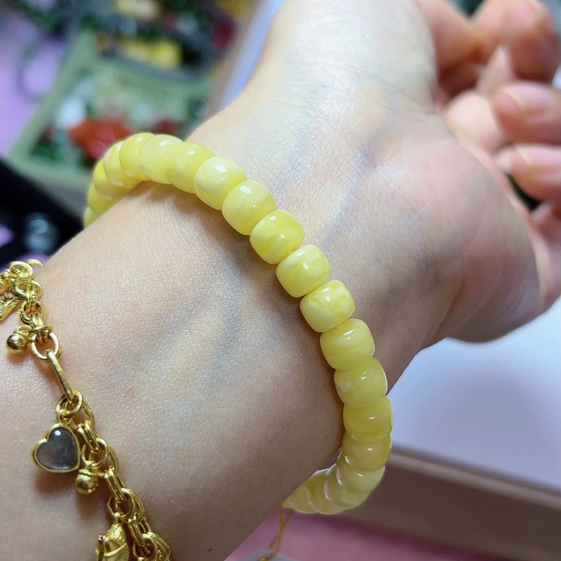 Natural Beeswax 7mm Premium Vintage-Style Bracelet (No Certificate, Consignment Items Are Non-Returnable)