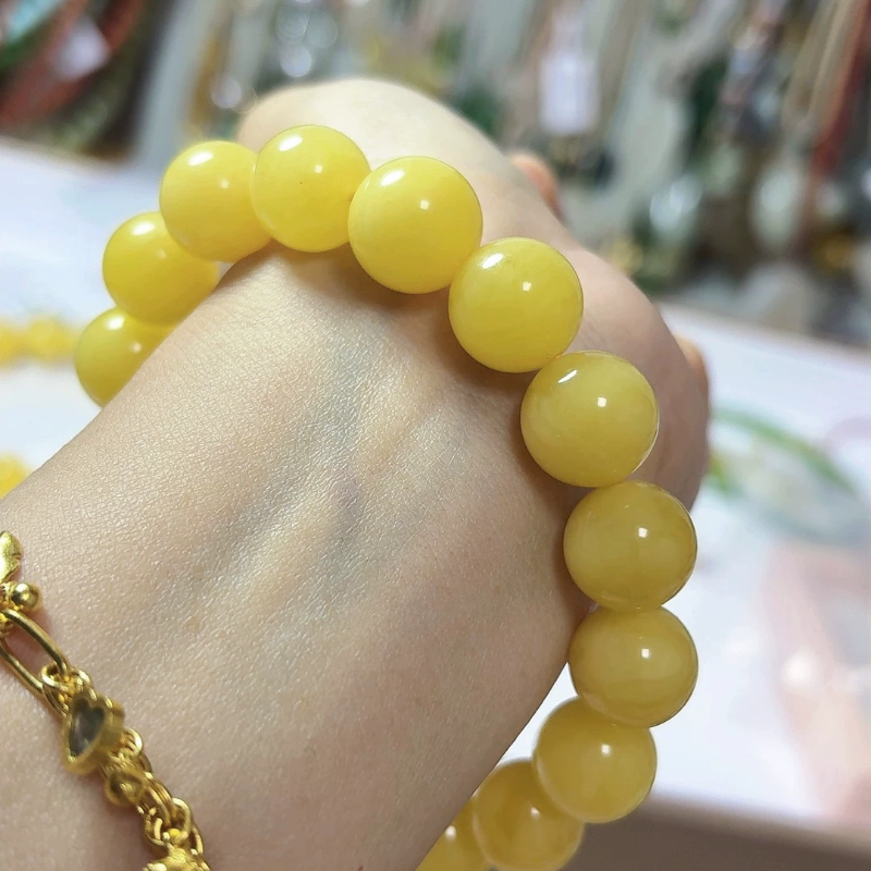 Natural Golden-White Beeswax Bracelet with 12mm Beads (No Certificate, Consignment Items Are Non-Returnable)