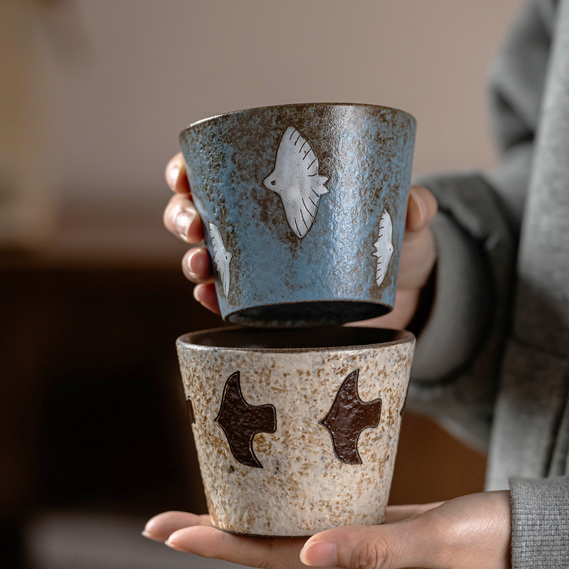 Jingdezhen Handmade Vintage Japanese Wabi-Sabi Style Underglaze Colored Latte Art Coffee Cup with Sea Bird and Fish Couple Holding Water Cups Jingdezhen Handmade Vintage Japanese Wabi-Sabi Style Underglaze Colored Latte Art Coffee Cup with Sea Bird and Fish Couple Holding Water Cups