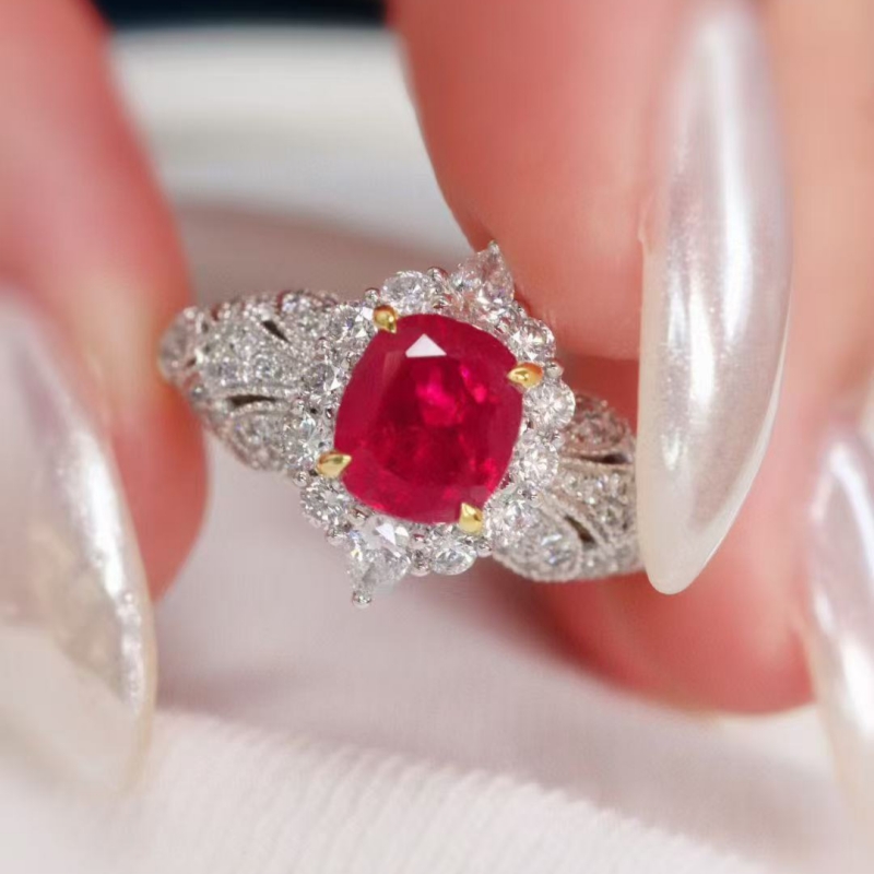 稀世之彩:缅甸鸽血红祖母绿形红宝石的非凡旅程