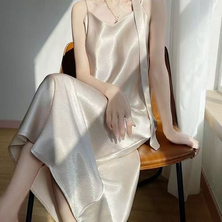 Summer Acetate Satin French Style New Spaghetti Strap Dress, Long Dress, Elegant, Slimming, High-End Base Dress Summer Acetate Satin French Style New Spaghetti Strap Dress, Long Dress, Elegant, Slimming, High-End Base Dress