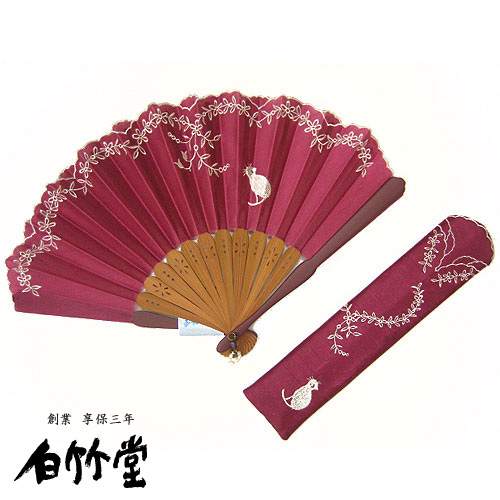Japan: Baizhutang] Embroidered cat, high-end lady, small folding fan with bag gift