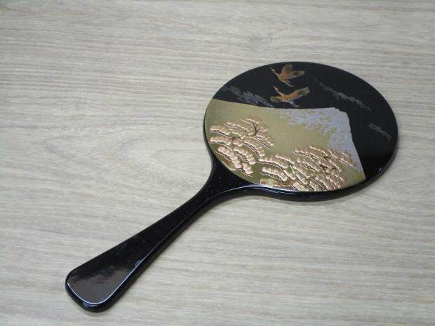 : Japanese made imported fine lacquerware pine tree Crane Handmade Daily Style Handle Mirror Cosmetic Mirror