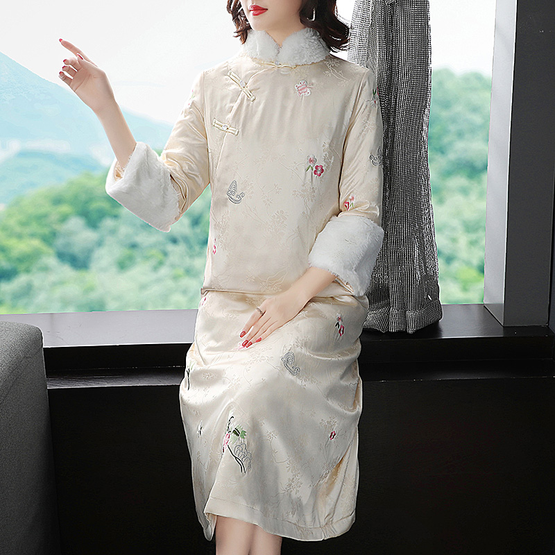 Retro long down jacket, warm cheongsam, city style Retro long down jacket, warm cheongsam, city style