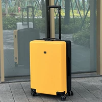 Доминируясь черно -желтым