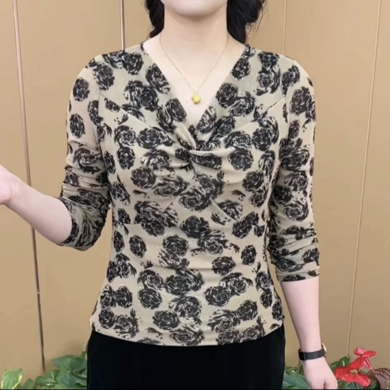 Spring and Autumn New Style V-Neck Rose Pattern Long Sleeve Slimming Tummy-Covering Elegant Slim Fit Versatile Mother's Wear Mesh Women's Top Spring and Autumn New Style V-Neck Rose Pattern Long Sleeve Slimming Tummy-Covering Elegant Slim Fit Versatile Mother's Wear Mesh Women's Top