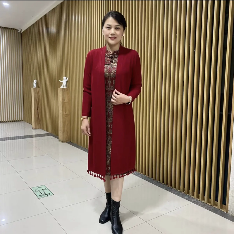 Mid-Length Outerwear for Mothers, Spring Cardigan, 2025 New Style, Middle-Aged and Elderly Women's Autumn Knitted Shawl Jacket