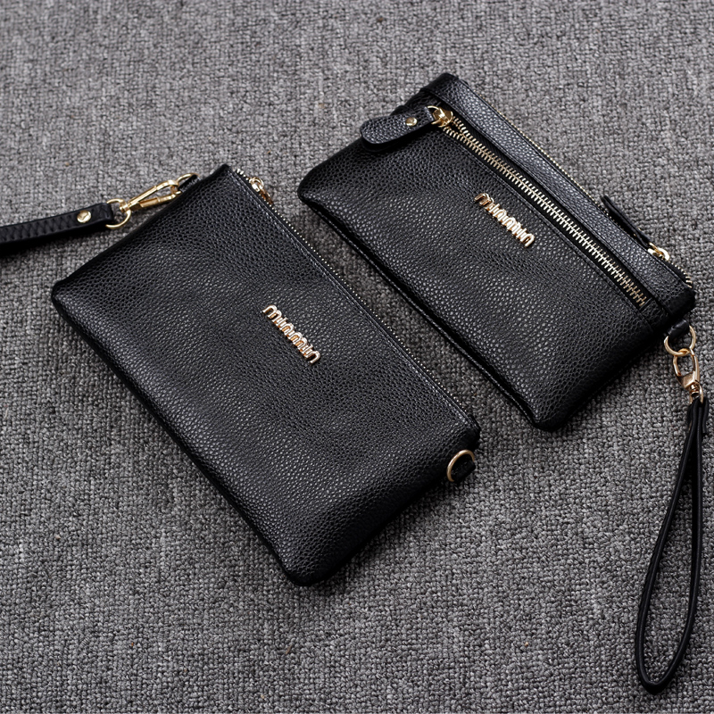 Middle-aged women with bag bag bag mom bag bag bag bag bag bag bag bag girl bag bag bag