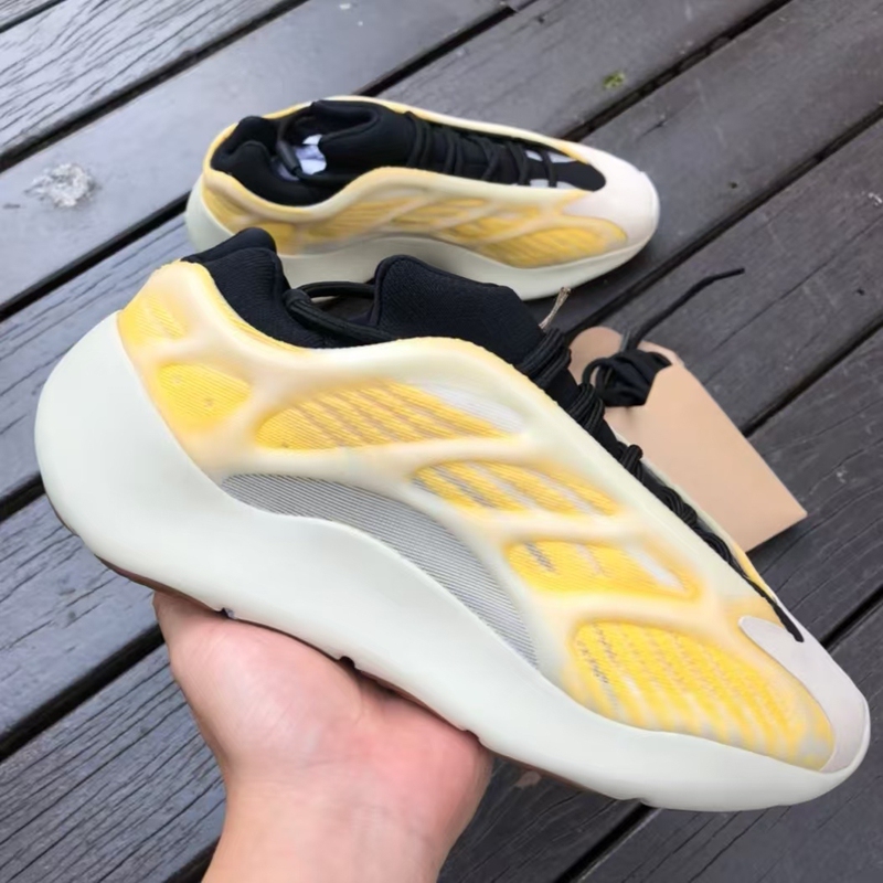 【Same Style as In-Store】Bai Tiao Coconut 700V3 Dad Shoes with Popcorn Soft Sole for Women and Men Sports Shoes from Putian 【Same Style as In-Store】Bai Tiao Coconut 700V3 Dad Shoes with Popcorn Soft Sole for Women and Men Sports Shoes from Putian