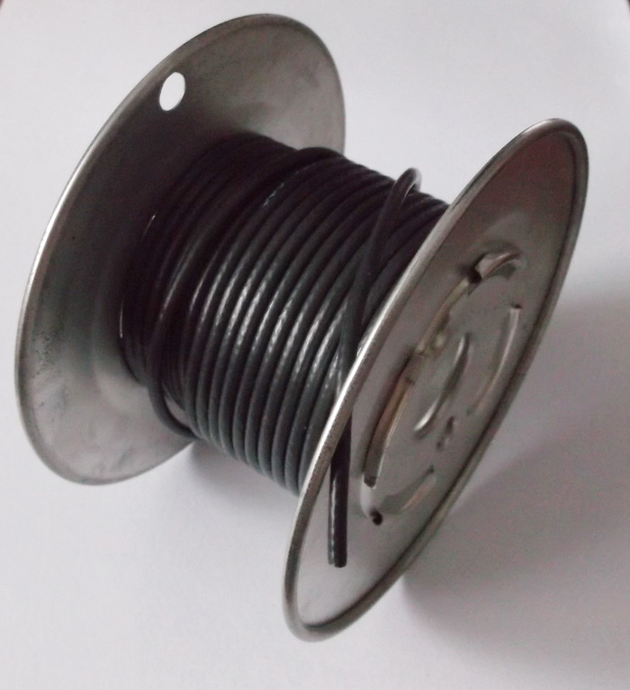 Electric guitar single channel interface shielding link