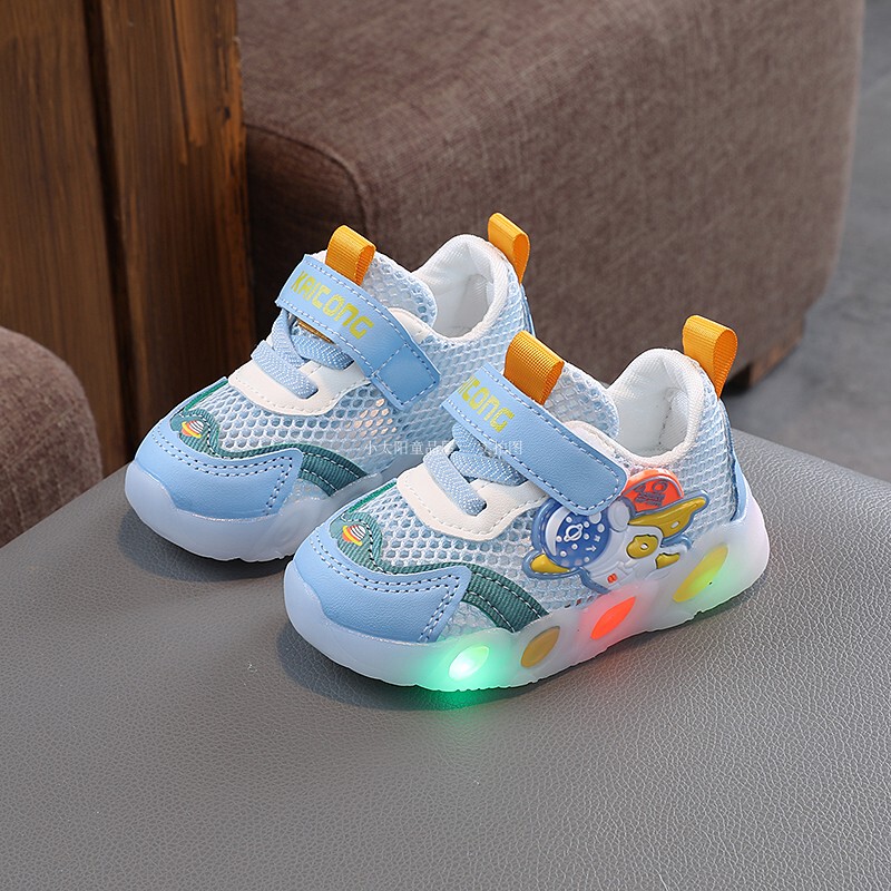 Spring and Summer Single-Net Sports Light-Up Shoes for Boys and Girls, 0-1-2 Years Old, 3-Year-Old Baby Shoes, Toddler Non-Slip Walking Shoes Spring and Summer Single-Net Sports Light-Up Shoes for Boys and Girls, 0-1-2 Years Old, 3-Year-Old Baby Shoes, Toddler Non-Slip Walking Shoes