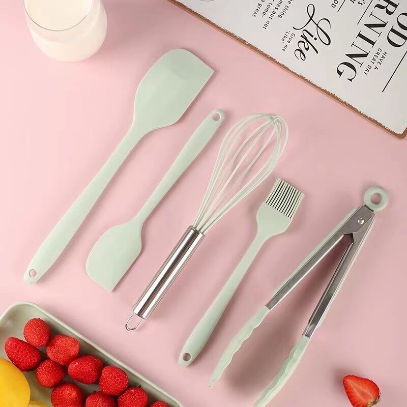 Набор посуды для выпекания 五件套食品级硅胶烘焙工具套装耐高温刮刀油刷打蛋器食品夹铲子 Luc