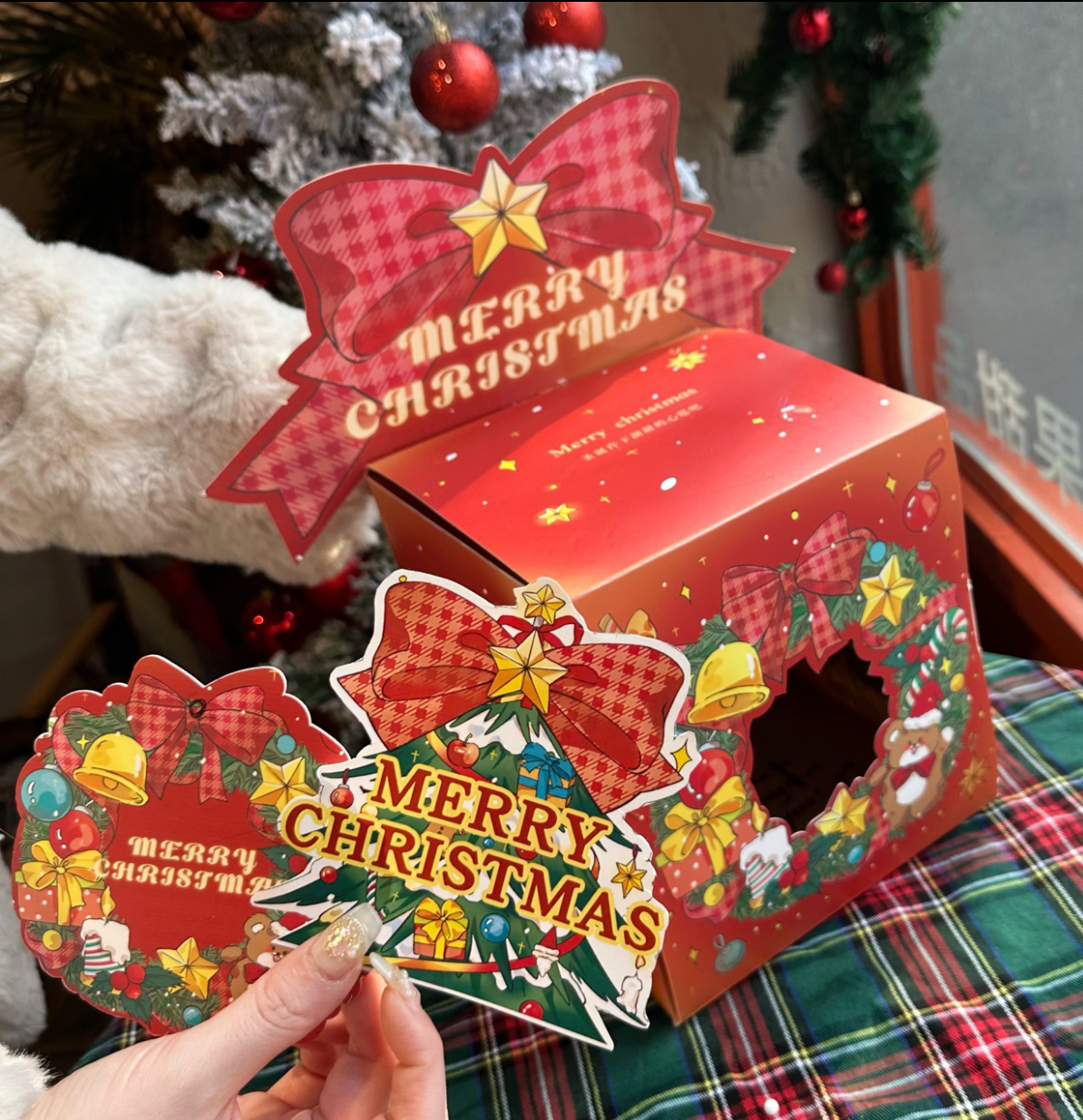Hug sauce with Christmas tree butterfly knife Christmas surprise cake box Christmas tree insert cake decoration