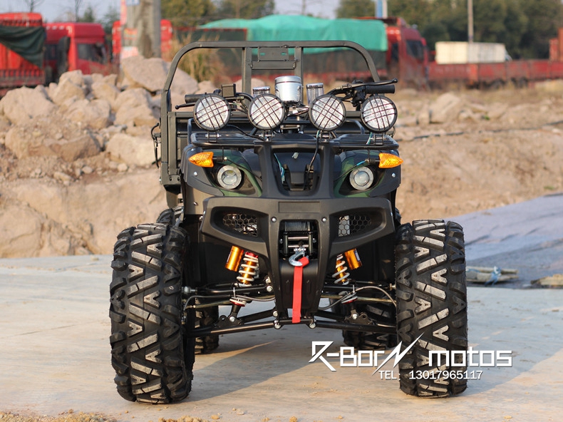 Với một trailer lớn bull ATV bốn bánh off-road xe máy Zongshen 250 làm mát bằng nước khác biệt trục truyền 4 vòng xe đạp leo núi