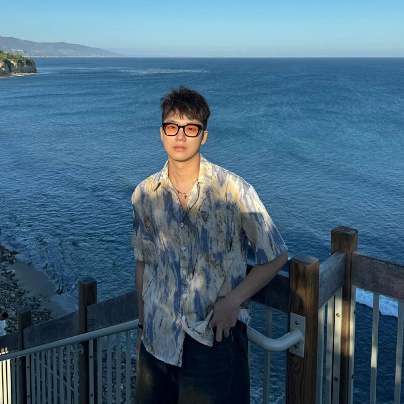 Summer American-Style Loose Cool Short-Sleeved Floral Shirt for Men, Niche Abstract Color-Blocking Watercolor Gradient Couple Shirt for Men