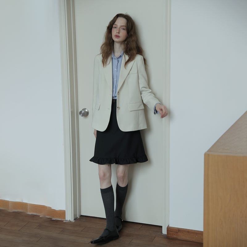 Reewhite Loose-Fitting Off-White Blazer for Women, New Autumn 2026 Style, Elegant and Casual Suit for Work and Leisure Reewhite Loose-Fitting Off-White Blazer for Women, New Autumn 2026 Style, Elegant and Casual Suit for Work and Leisure