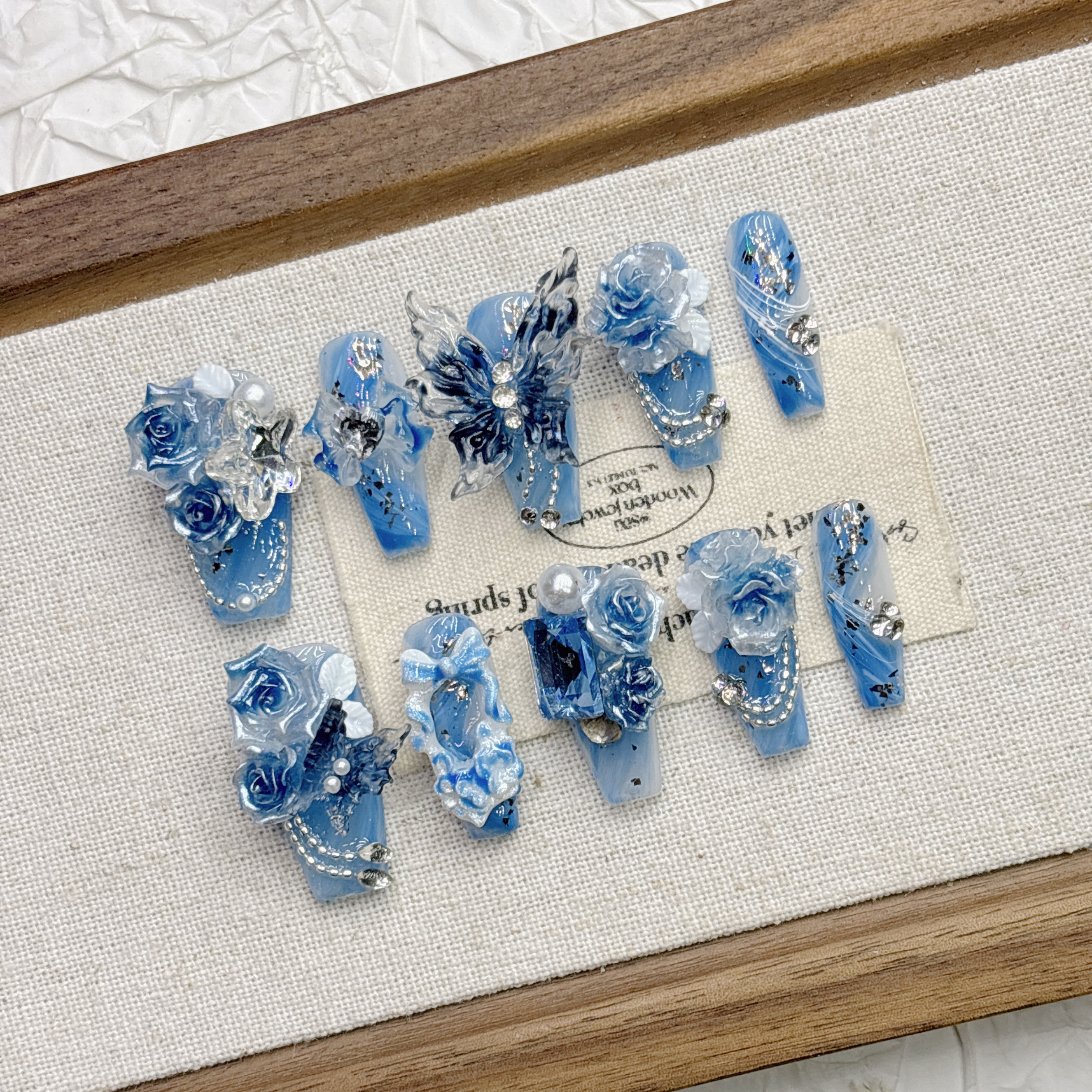 Blue frozen roses are purely handmade, wearing white armor, new fake nails, custom fairy gas, ice transparent, pure desire, medium and long styles. — wholesale press on nails detail view 3
