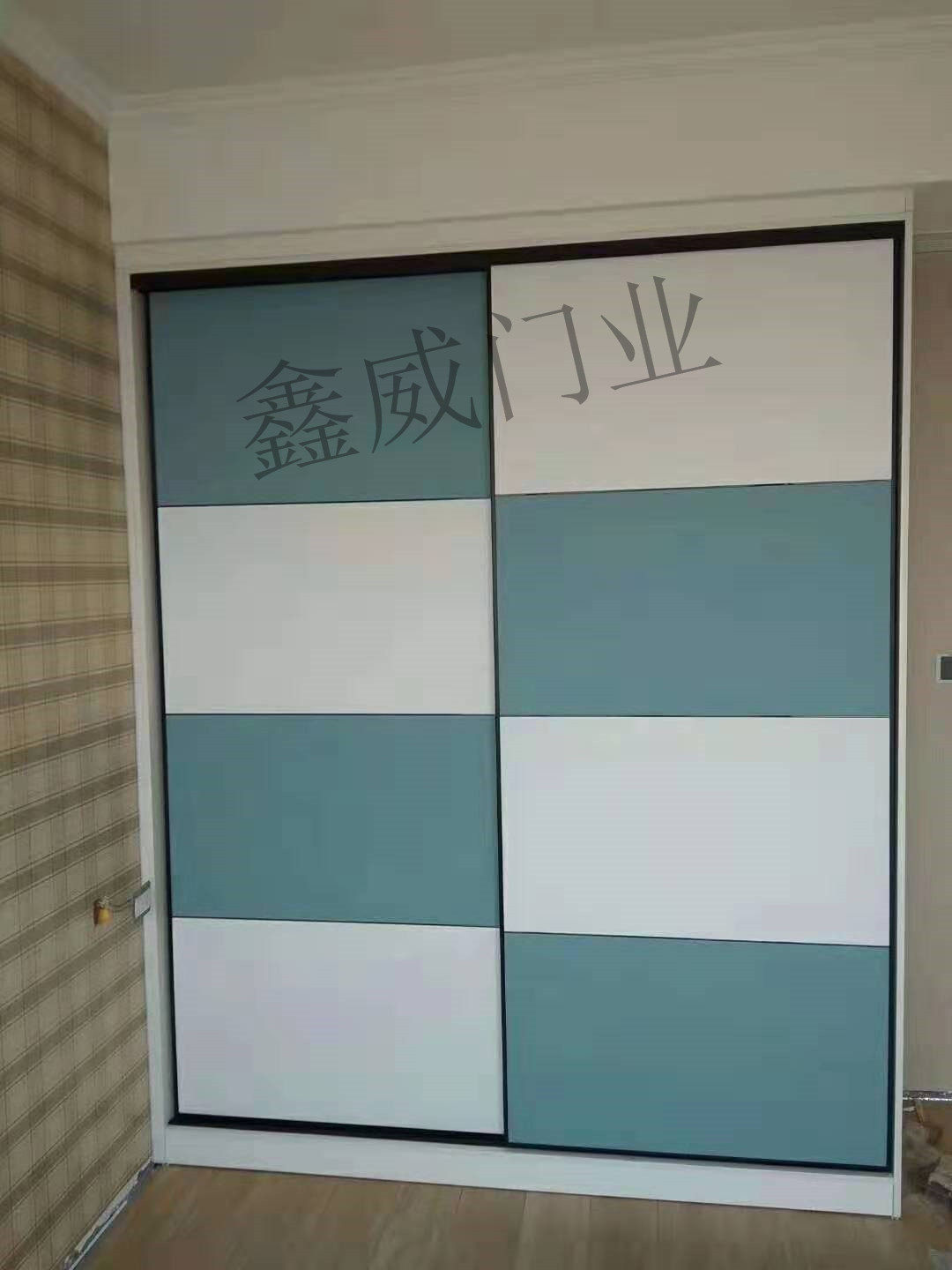 Custom European-style minimalist modern narrow-sided wardrobe sliding door cloakroom sliding door cartoon film-coated solid wood sliding door