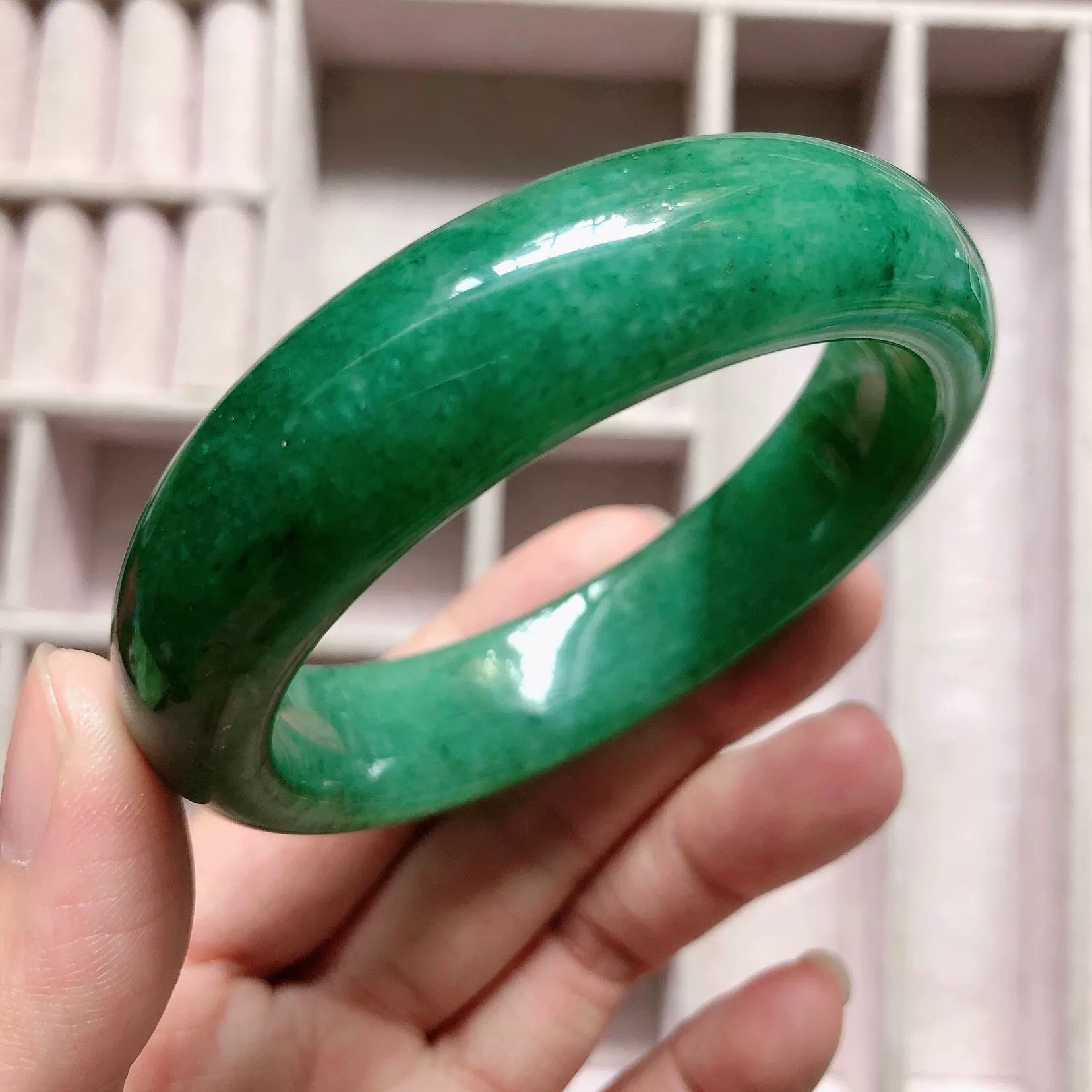 Natural jade bracelet 53 jade stone ware Dongling girl jade bracelet natural emerald color floating jade bracelet ice green lady