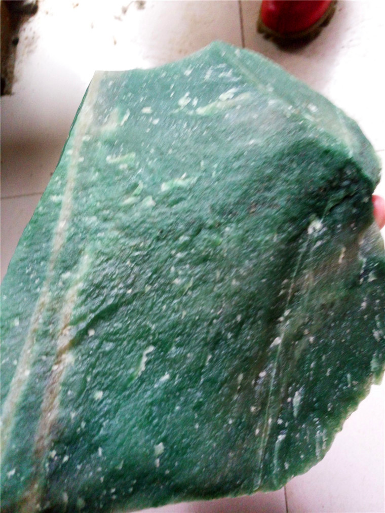 It has been tied to admire the unique mountain jade original stone upscale daytime blue ice through the full green bracelet boutique manufacturer direct sale