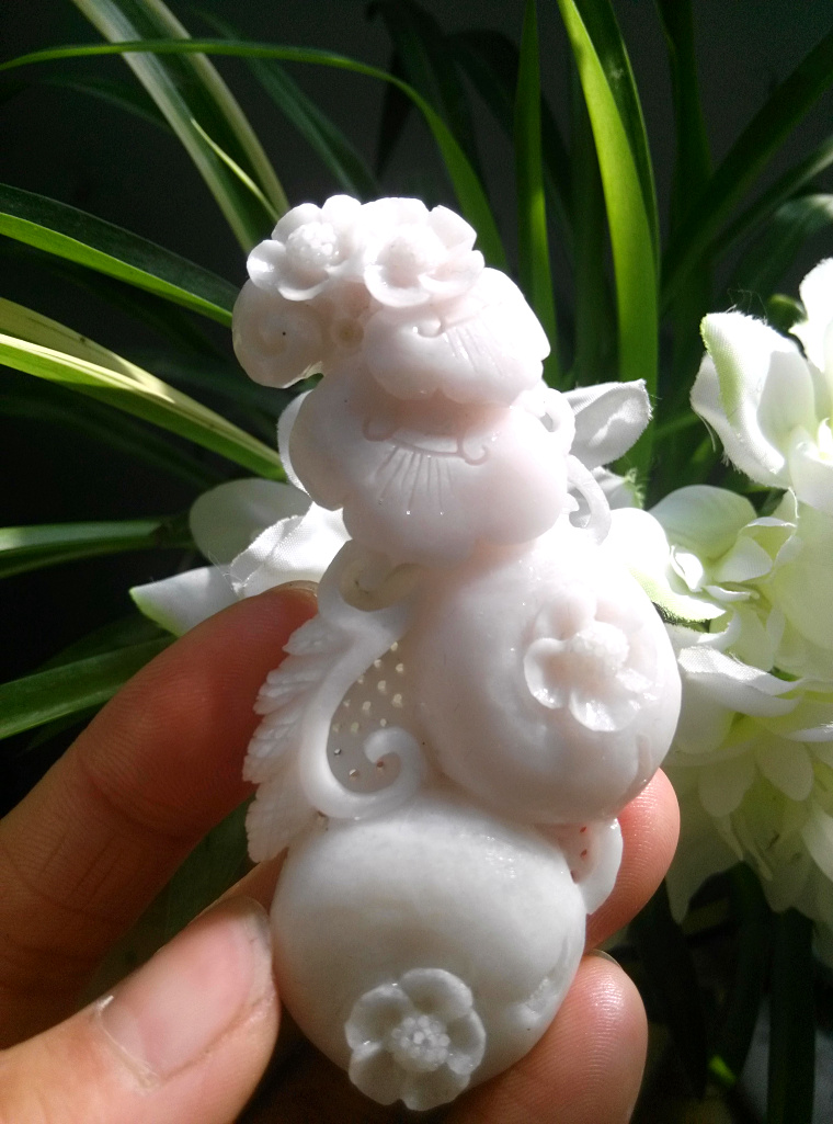 Tianjiao natural jade Dushan jade permeable white flowers everything goes well pendant pendant safe auspicious sweater refining