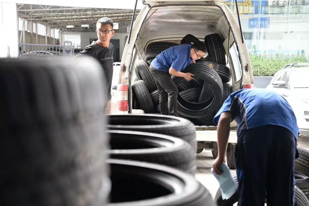 Lốp xe Dunlop nhập khẩu chính hãng 235 / 45R18 MAXX TT 94V / Y mới Reiz Passat nguyên bản - Lốp xe lốp xe ô tô nào tốt nhất