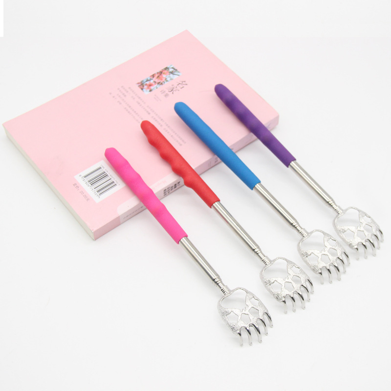 The back scratching artifact tickles and does not ask for help. The old man's music scratches the back and scratches the head.