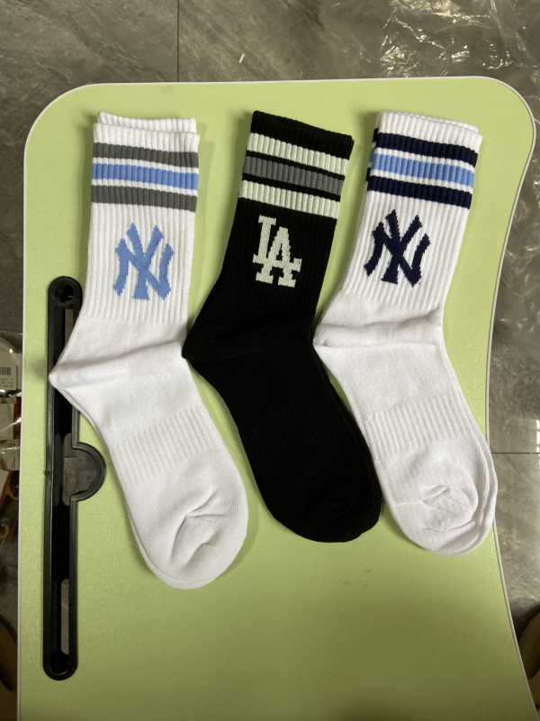 New Trendy Letter Socks for Men and Women, Mid-Calf Sports Socks, Cotton Socks, Versatile Classic Style, Export Socks