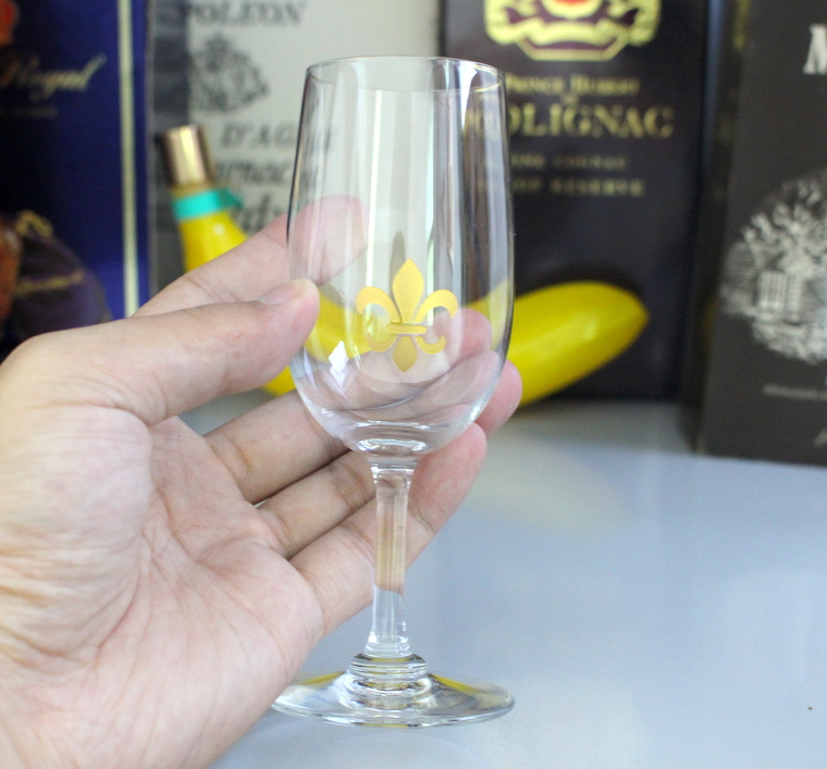 REMY MARTIN Remy Martin Louis XIII crystal wine glass Old style cup removed from the 80s gift box