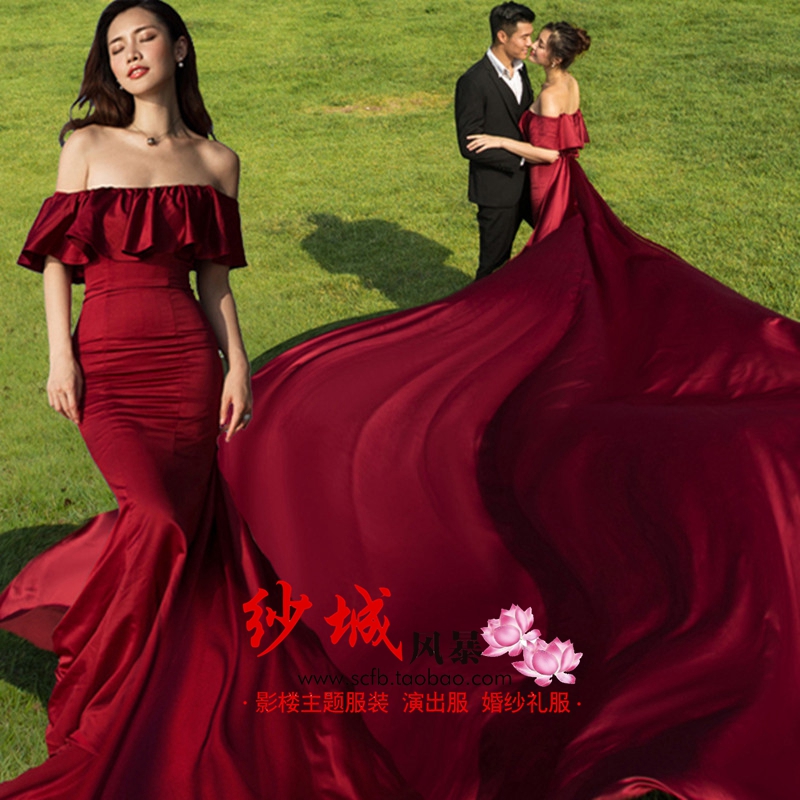 Photo studio theme clothing location seaside travel photography wedding photography couple photo one-shoulder red long tail dress