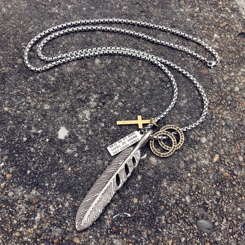 日本のネックレスメンズトレンドショーンユースタイルヒップホップレトロフェザーニッチペンダントオールマッチシンプルインレディースアクセサリー