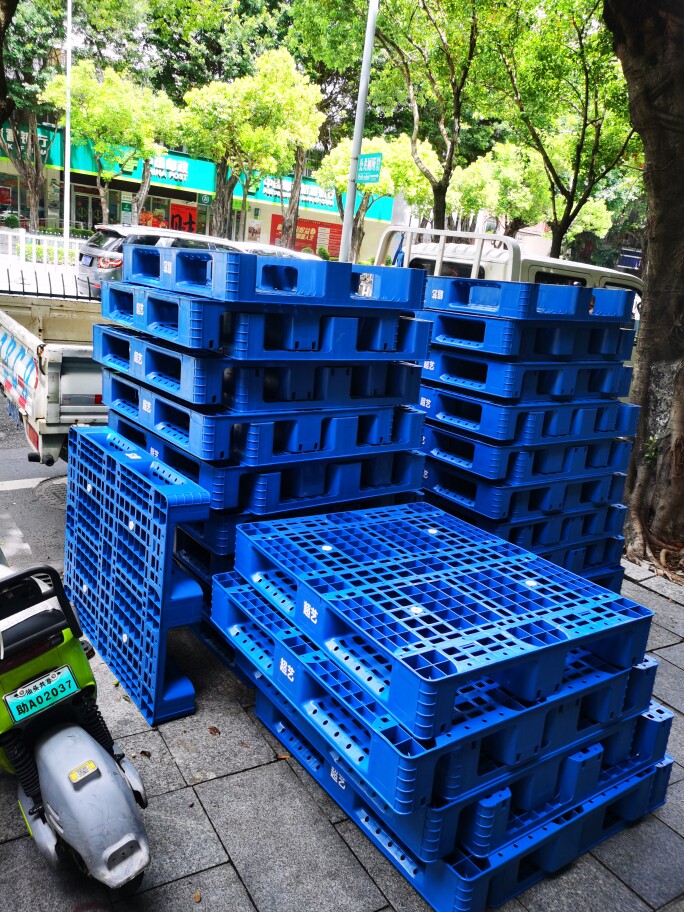 新宙鑫润塑料地脚垫板