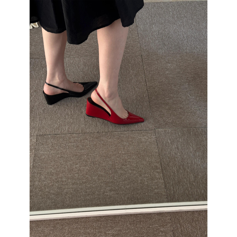 [in Stock] Le Petit Lapin Pointed-Toe Slingback Patent Leather Wedge Mary Jane High Heels