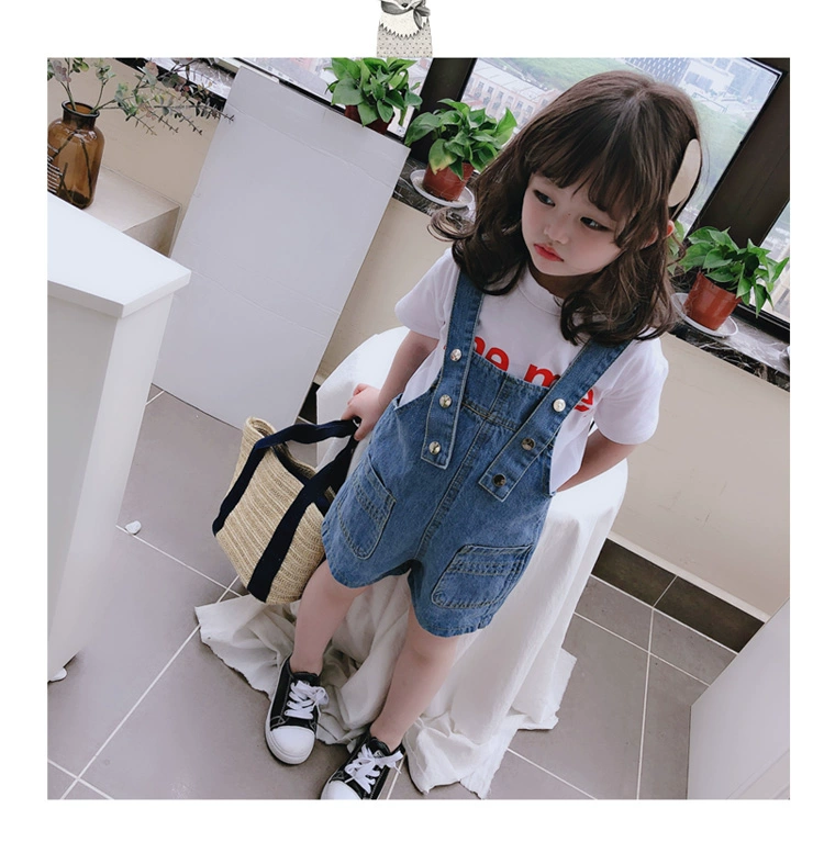 Mùa hè 2019 phong cách mới bé gái vừa và nhỏ quần jeans trẻ em đẹp trai thời trang quần short yếm - Quần jean