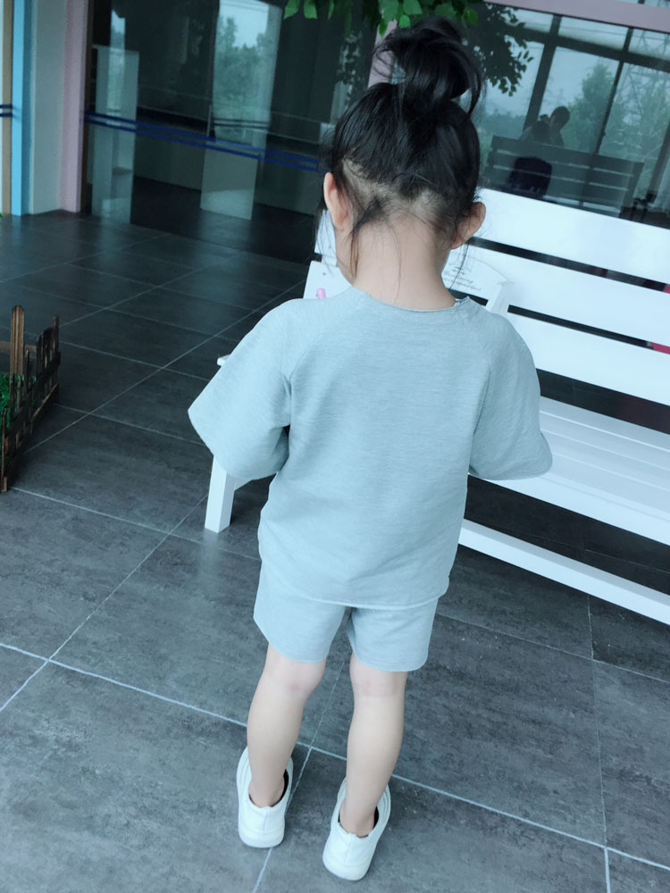 2018 mùa hè in T-Shirt + quần short hai mảnh trẻ em mặc phiên bản lỏng lẻo chàng trai và cô gái phù hợp với