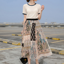 Two - piece shells women in summer 2021 new gas fashion decomposed printed half - body skirt shirt