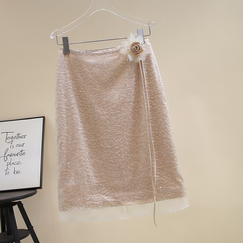 Luxurious Heavy-Duty Sequined and Beaded Mesh Patchwork Midi Pencil Skirt for Women, with a High-End Fine Sparkle and a Fitted Design
