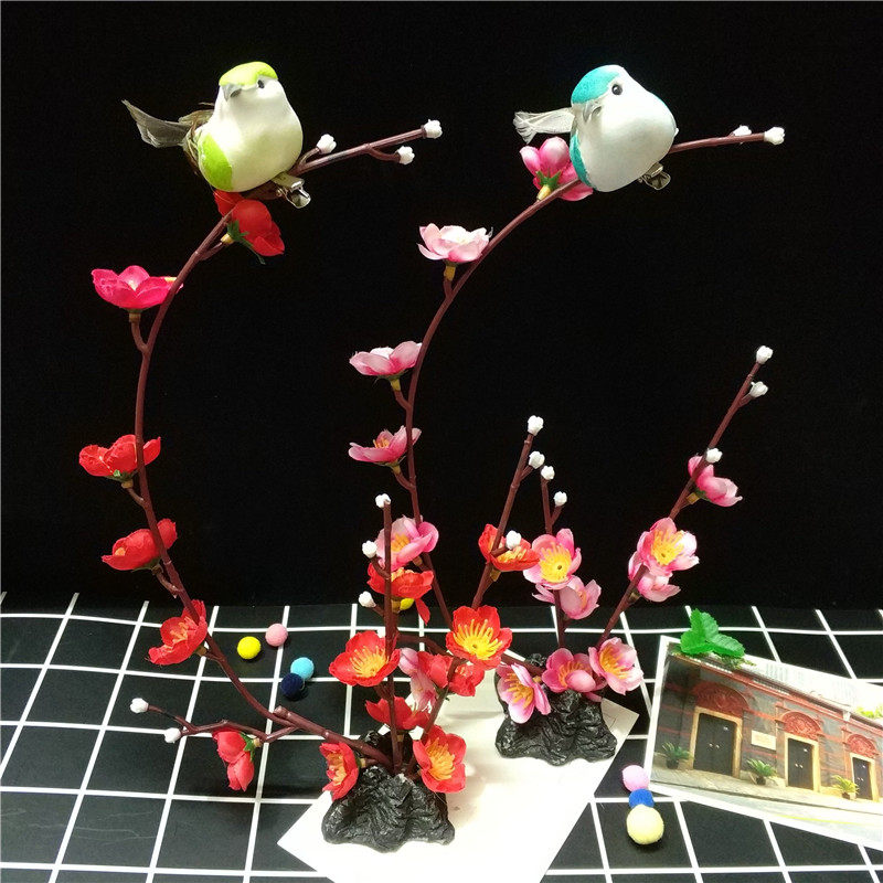 Hotel dishes are decorated with small flowers in the kitchen, decorated with flower plates, creative small ornaments, artistic conception sushi sashimi