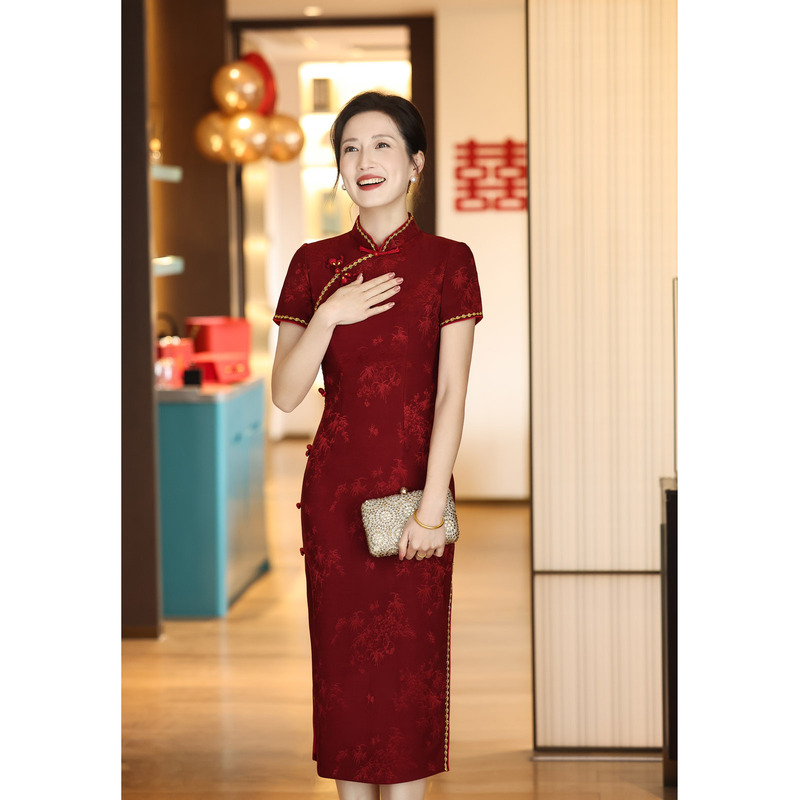Red Mother-Of-The-Bride Cheongsam 2026 New Summer Elegant and Stylish Everyday Wear Young Version Mother-In-Law Dress