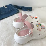 Эксклюзивные дышащие тапочки в стиле Crocs на платформе для школьников и студентов, универсальные нескользящие босоножки, увеличивают рост, подходят для носки на улице