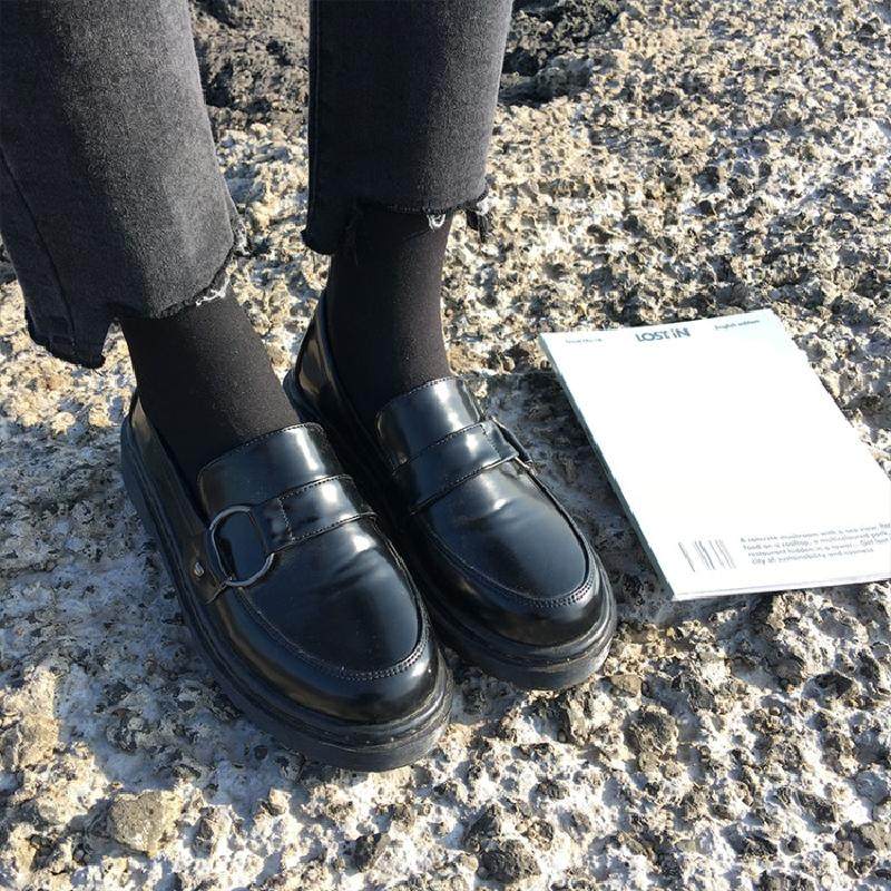 Korea Ulzzang College Temperament PU Thick Bottom Leather Shoes Women 100 Hitch Metal Ring Feet Casual Summer New
