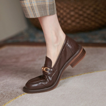 Small leather shoes womens summer 2022 new one pedal simple soft bottom full leather chain retro low heel loafer shoes