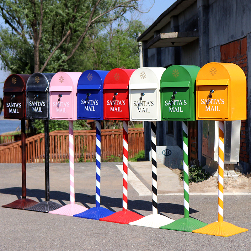 ヨーロッパのレトロな鉄製のメールボックス屋外壁掛けメールボックスハートボックス提案ボックス苦情提案ボックスメールボックスボックス床