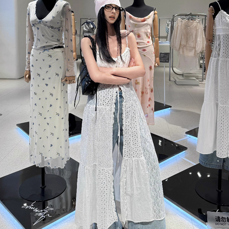[Same Style as Zhong Chuxi] Ur&Bm2025 Summer Bohemian Romantic Vacation Style Hollow-Out Patchwork Spaghetti Strap Dress