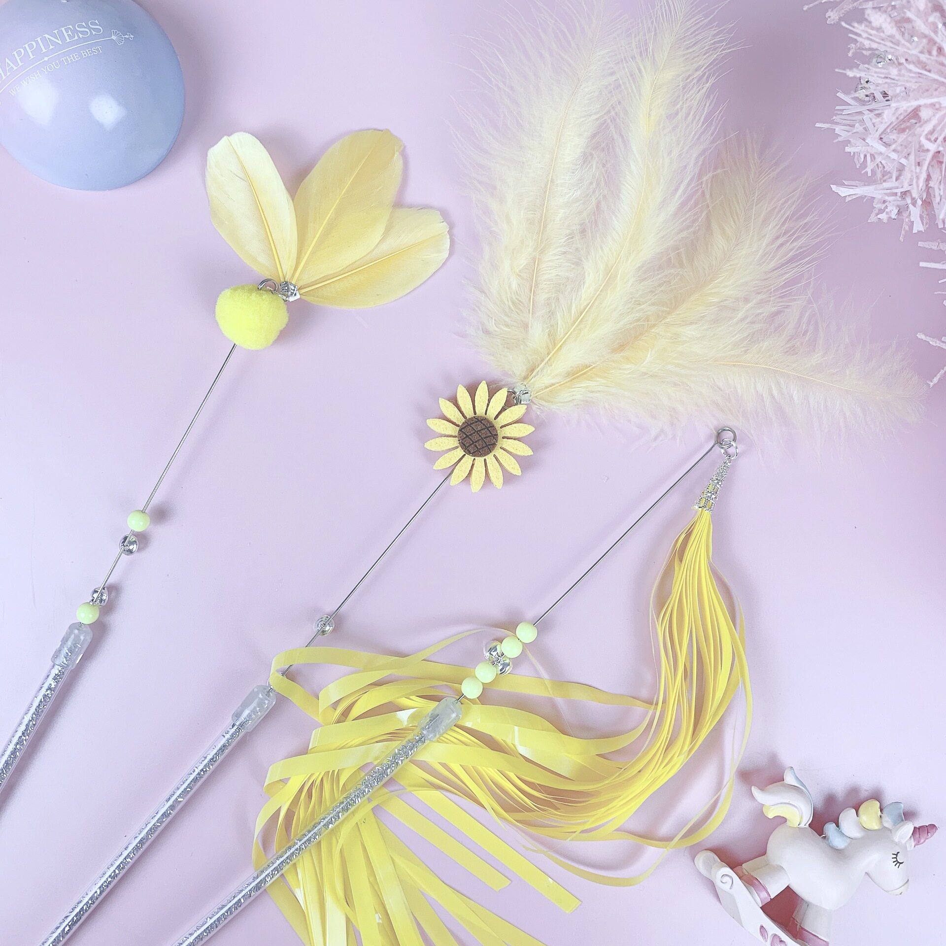 Teasing the cat sticks with the bell and fairy feathers resistant to the bite of the cat to tease the cat toy with the cat toy Three teasing the cat stick suit