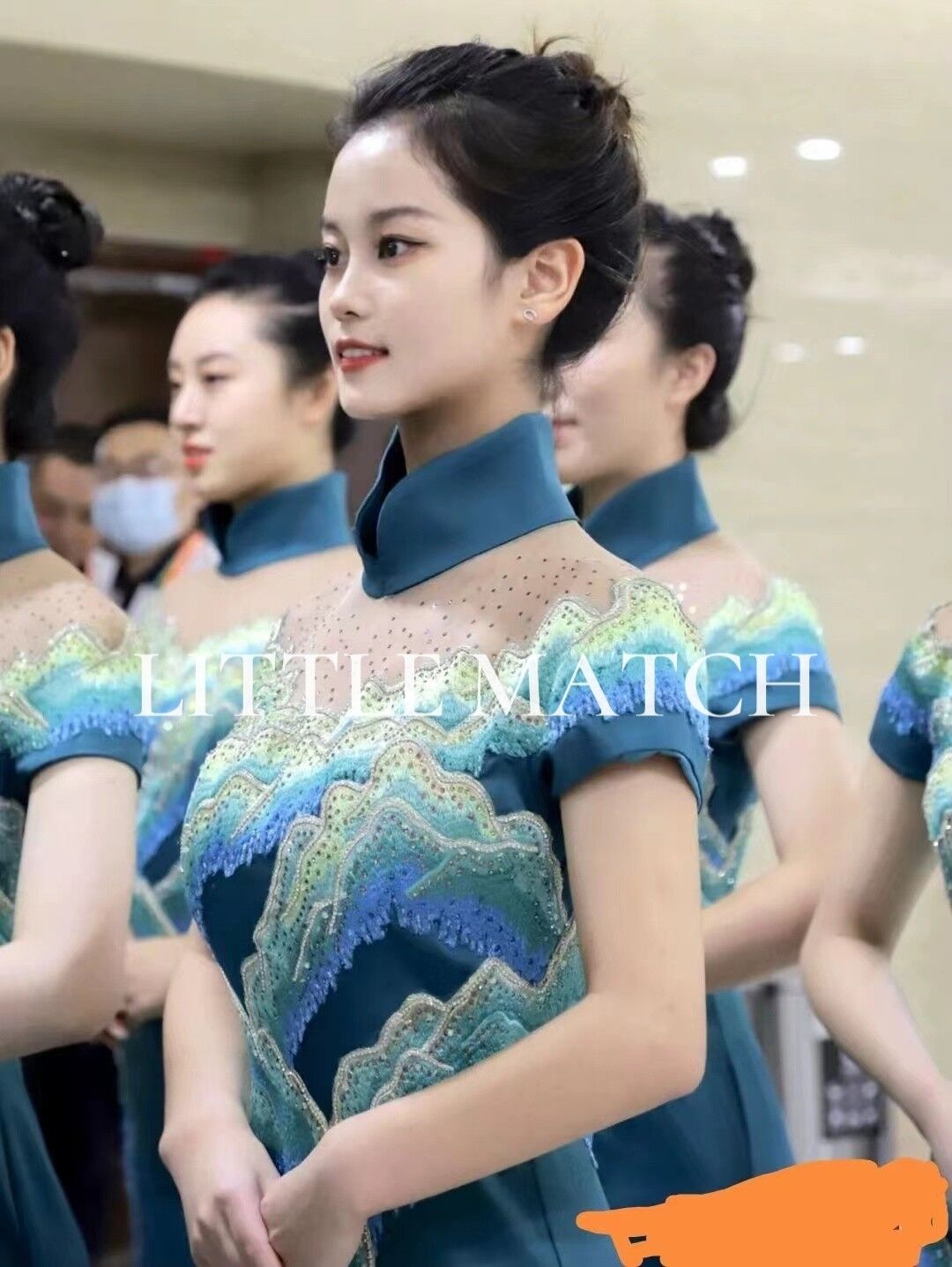 Chinese style improved cheongsam performance service Green water green mountain etiquette suit is only this green and green fourteen lucky festival